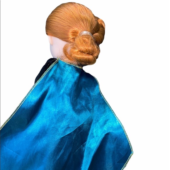 Disney Anna from Frozen doll - Picture 3 of 4